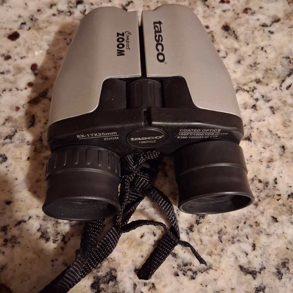 Tasco Compact Zoom Binoculars With Soft Case.